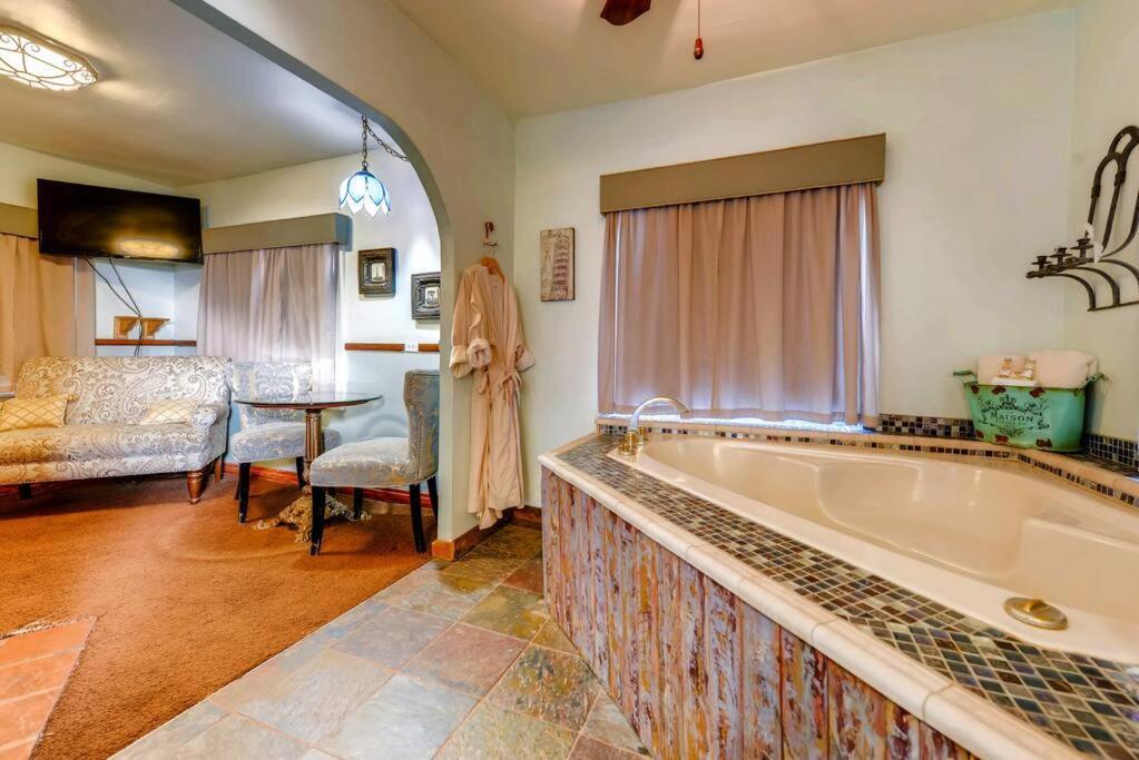 Cliff House Lodge And Hot Tub Cottages มอร์ริสัน ภายนอก รูปภาพ