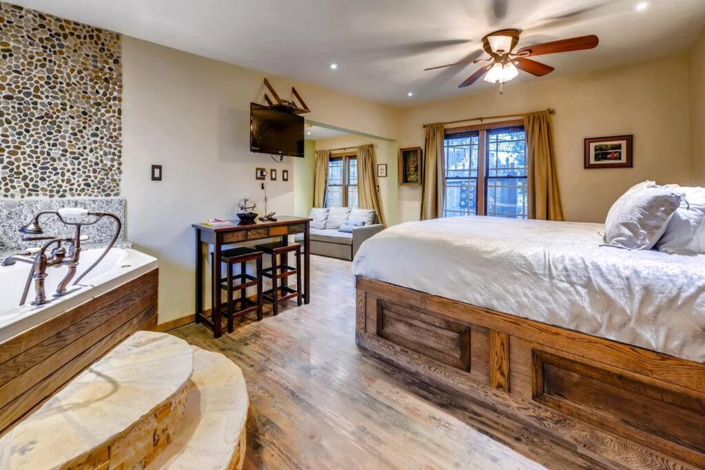 Cliff House Lodge And Hot Tub Cottages มอร์ริสัน ภายนอก รูปภาพ