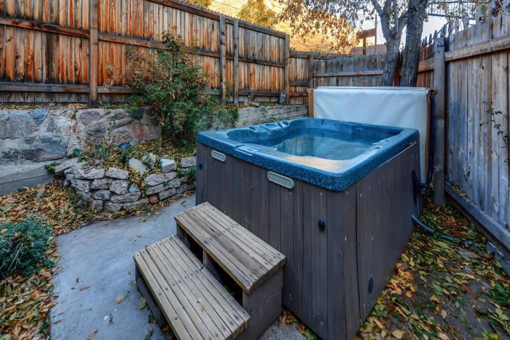 Cliff House Lodge And Hot Tub Cottages มอร์ริสัน ภายนอก รูปภาพ