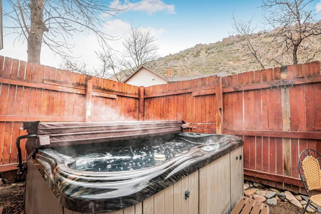 Cliff House Lodge And Hot Tub Cottages มอร์ริสัน ภายนอก รูปภาพ