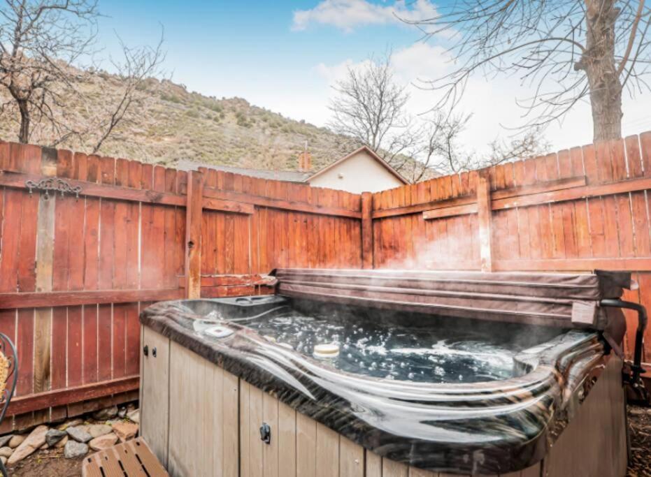 Cliff House Lodge And Hot Tub Cottages มอร์ริสัน ภายนอก รูปภาพ