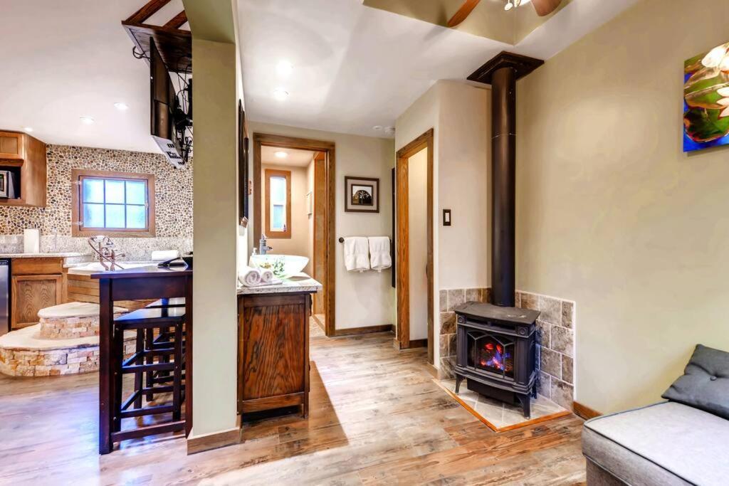Cliff House Lodge And Hot Tub Cottages มอร์ริสัน ภายนอก รูปภาพ