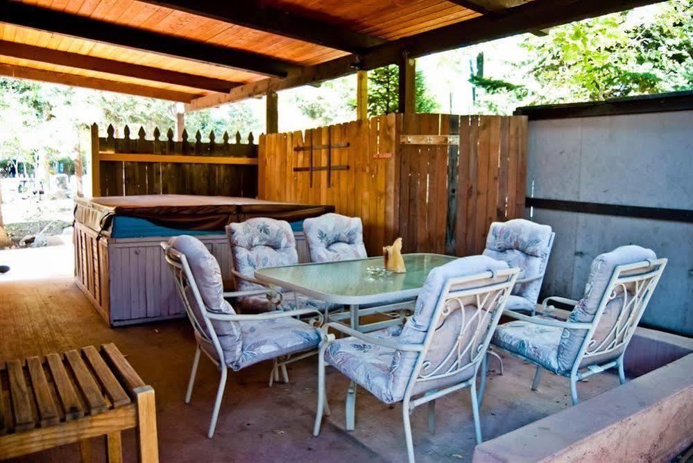 Cliff House Lodge And Hot Tub Cottages มอร์ริสัน ภายนอก รูปภาพ